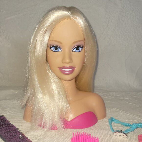 Barbie 2005 Styling Head - Picture 4 of 16